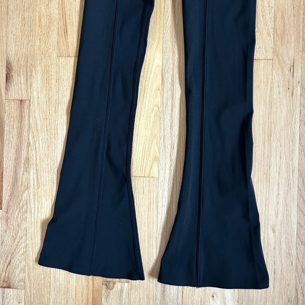 SPANX booty boost smooth front micro flare legging yoga pants very black size XS - Picture 5 of 10